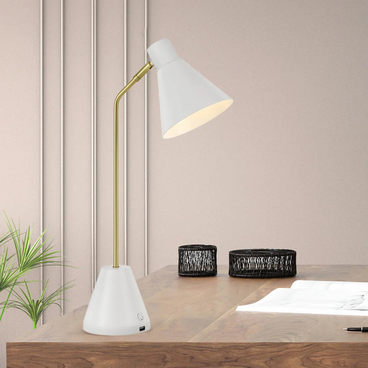 AMBIA TABLE LAMP WITH USB