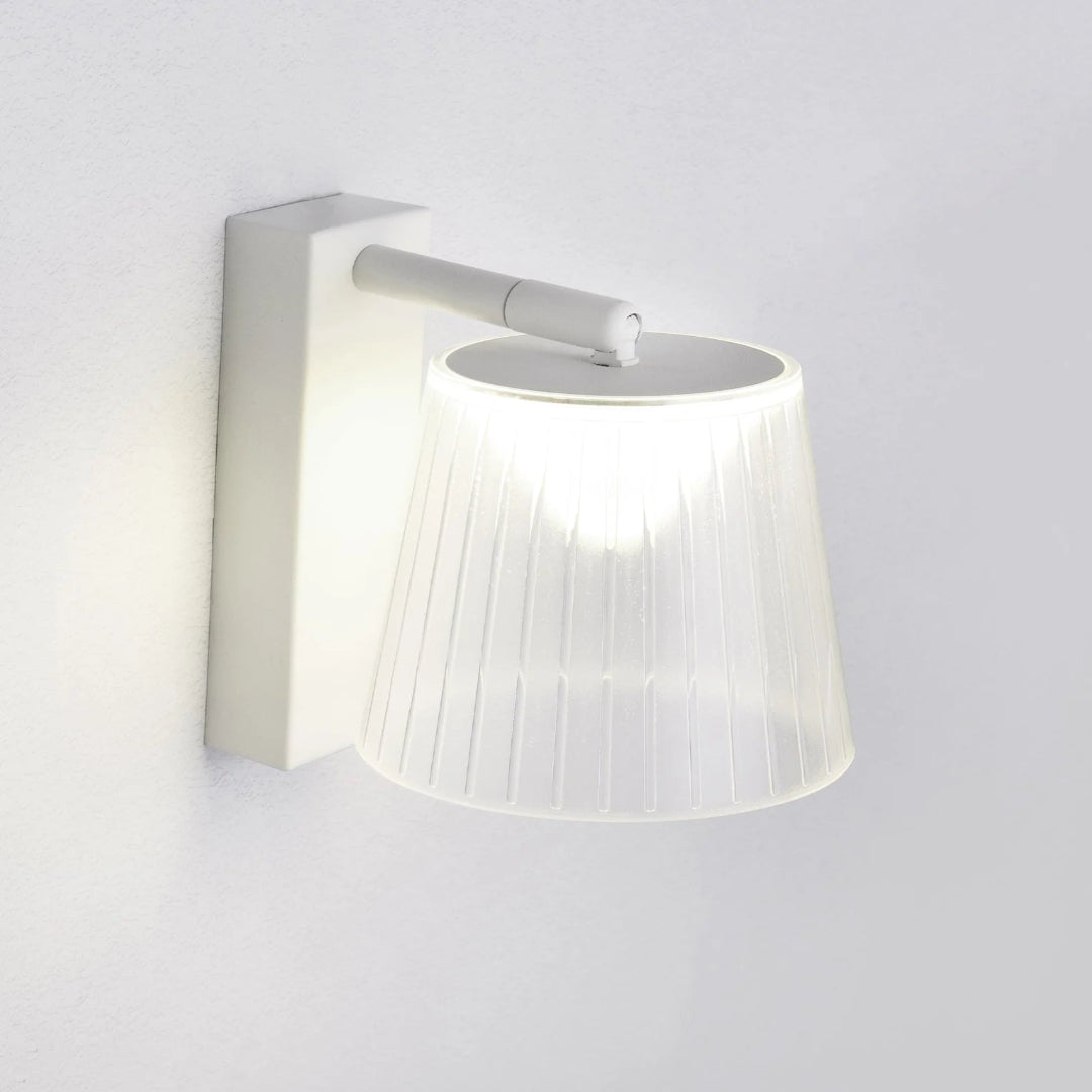 CHESTER: City Series LED Wall White 1 Switch Clear PS Shade Wall Lights