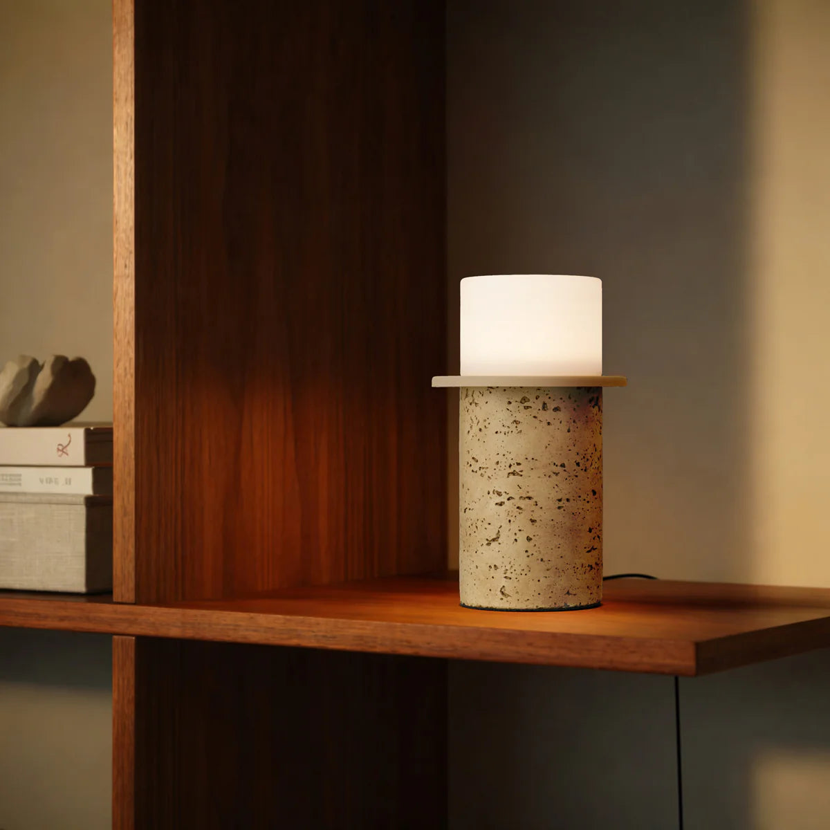 KOLISA TABLE LAMP