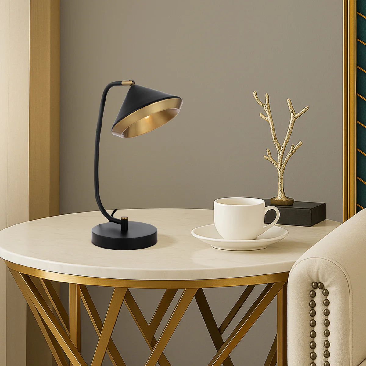 LARSON TABLE LAMP