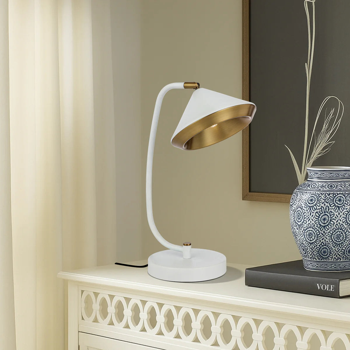 LARSON TABLE LAMP